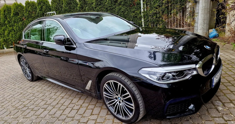 BMW Seria 5 cena 185000 przebieg: 126000, rok produkcji 2019 z Piaseczno małe 301